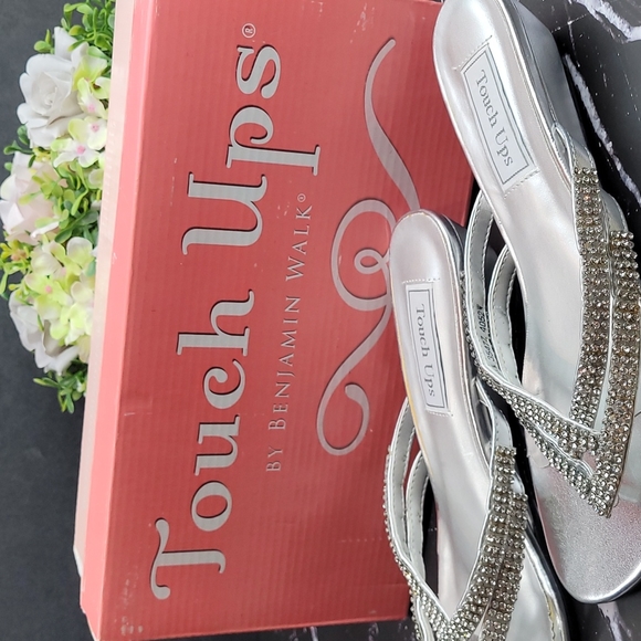 NIB TOUCH UPS SILVER RHINESTONE TANGO WEDGE SANDALS - Picture 11 of 13